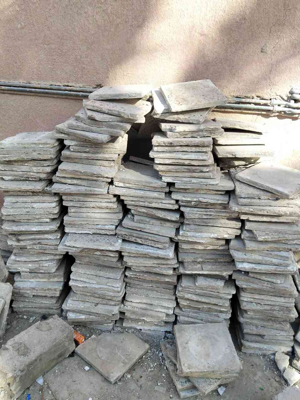 سلام عليكم عندي كاشي مستعمل بس نضيف تقريباً 500 وحده للبيع (***********)

