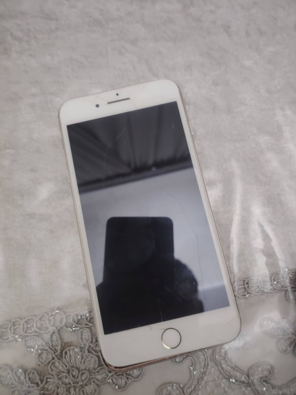 ايفون 8plus ذاكره 64 مفتوح تخطي كله شغال صوت تصفح تكنيك بطاريه 82 وهذا الضرر مالته كدامكم سعره ٤٠ الف معتاز و دابيع *********** مكاني كرخ
