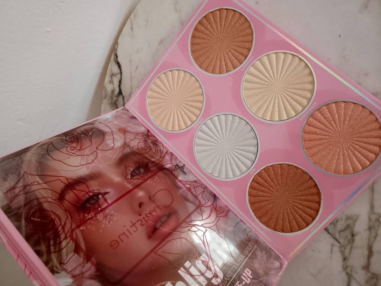 شوفولي جمال هذا الباليت 
يغنيج عن كلشي 
كلشي متوفر بي اضاءة ومورد وشادو وكونتور 
كل هذا بس 12 الف شرط الاصلي


**إذا كنت صاحب هذا الإعلان وتريد حذفه لأي سبب، رجاءا أرسل رسالة إلى الدعم الفني**