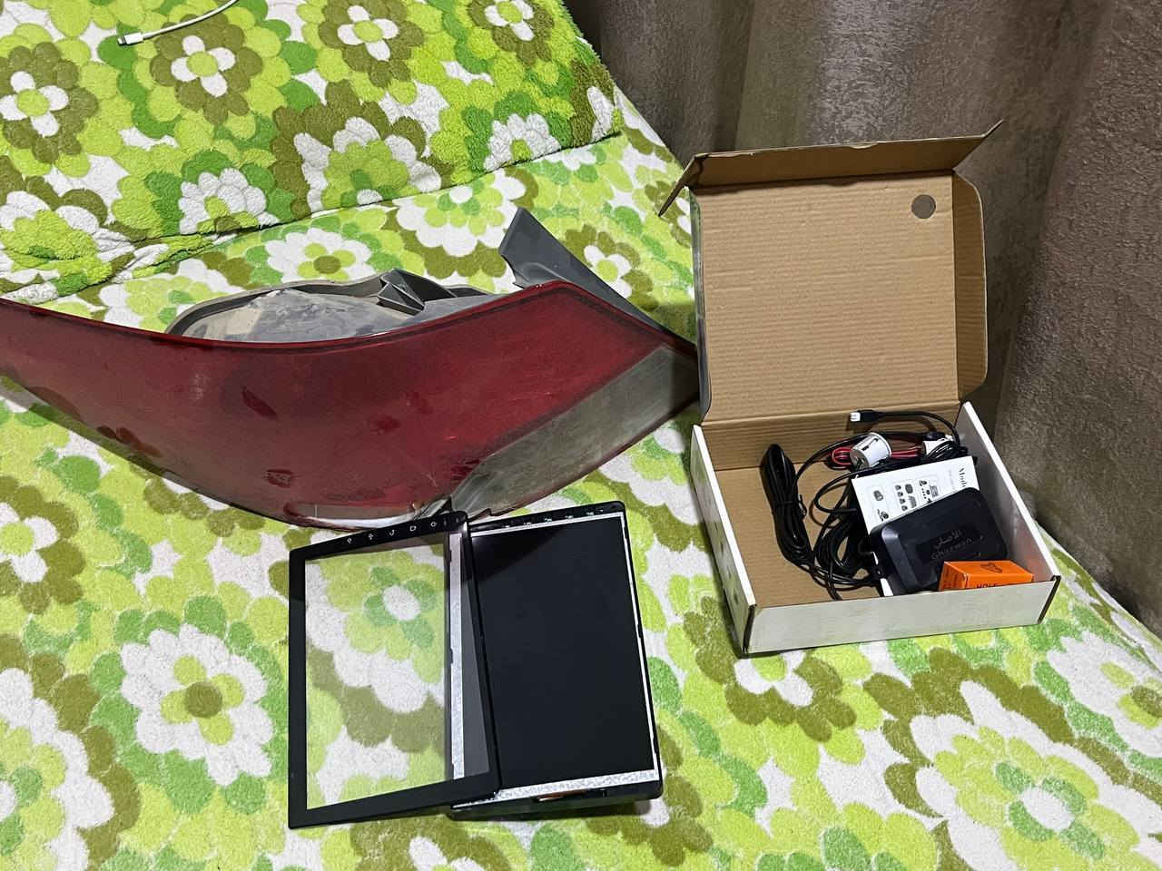 السلام عليكم بك لايت اكسنت يسره مكسوره شاشه شغله فقط الإطار الكامره تشتغل با شاشه فقط بس اللمس بس الإطار مشلوع حساسات تركيب عله أي سياره 3 حساسات حته وياهم الثاقبه مل الحساسات قيم وأخذ اليرضي الله مكاني حله بكرلي العبوديه رقم الهاتف ***********
