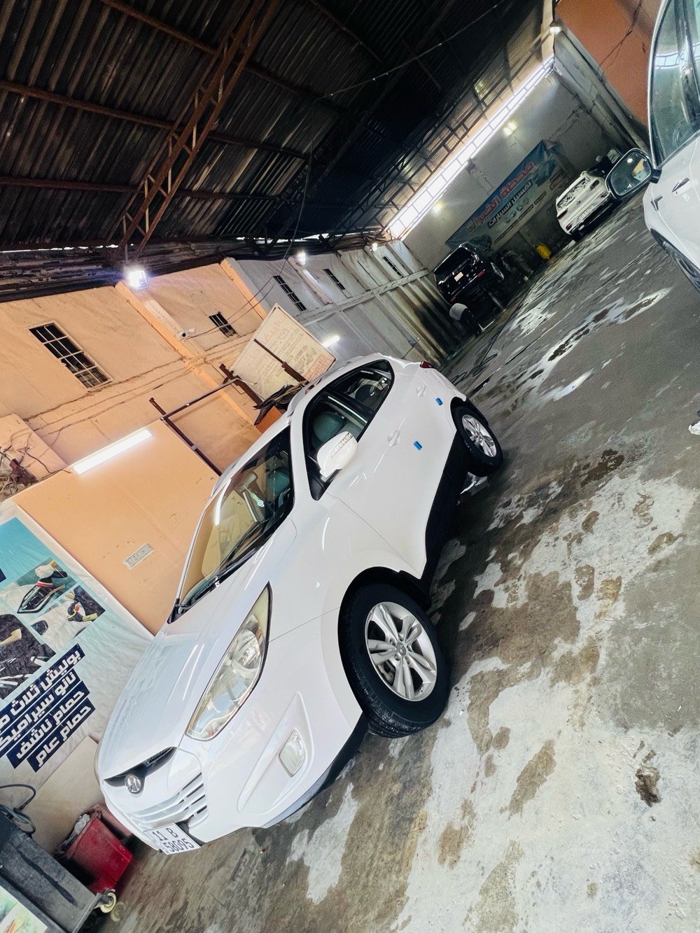 توسان 2013 جديده جداً السيارة 
بيها أماكن بارد فقط 
ماشية 170 
محرك كير مكفووول
مواصفات معروفه 