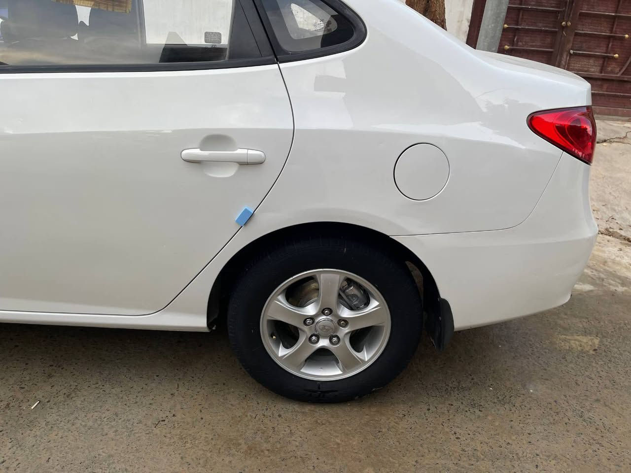 انترا موديل ١٠ رقم بغداد محرك ٢٠٠٠ سيارة جاهزه من كلشي السعر ١٢٣ وبيه مجال رقم مبايل *********** ابو احمد
