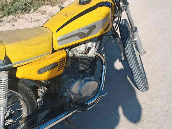 دراجة اربعه كير كلك كلك مكاني كربلاء المقدسة ناحيت الحر الدراجه ناقصها خيالها تاير امامي وخلفي جدد الدراجه ع الثالث تعلك السعر 325 وبيها مجال لطيبين  الستفسار ***********
