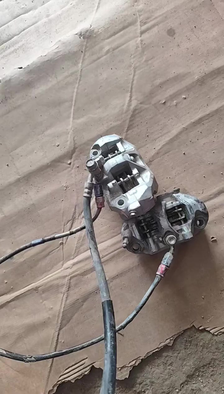 ياماها آر 6 صدر كامل 
السعر 100الف 
يوجد توصيل 
واتس *********** خاص موجود
