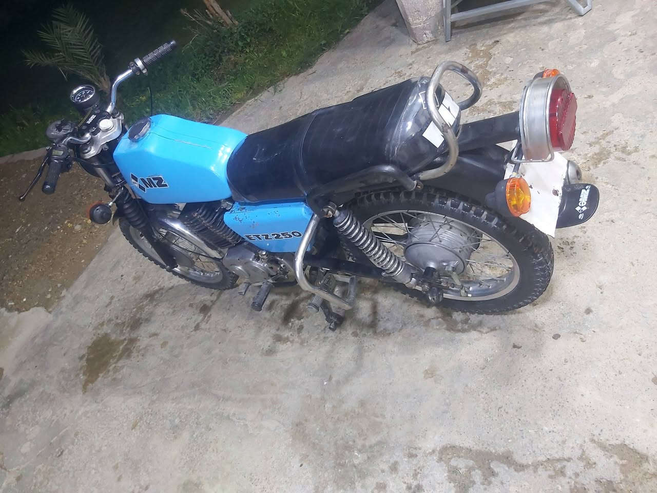 سلام عليكم شباب  موطور البيع ايم زد 82 موطور كل نضيف حلو كلشي شغال  تايرت جداد هورن اشاير  بك الايت ماصده كل شغال  موطور خير من  الله  سعر 975 بي مجال  شراي بي خير  يدال مكاني اديالى بلدرؤز  شراي  الاتصال على هذا  *********** خاص مفتوح
