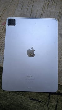 ايباد ابل ام 2 الجهاز ساكت ابيعكم حديد اللي يفيده يراسلني او يتصل واتس...