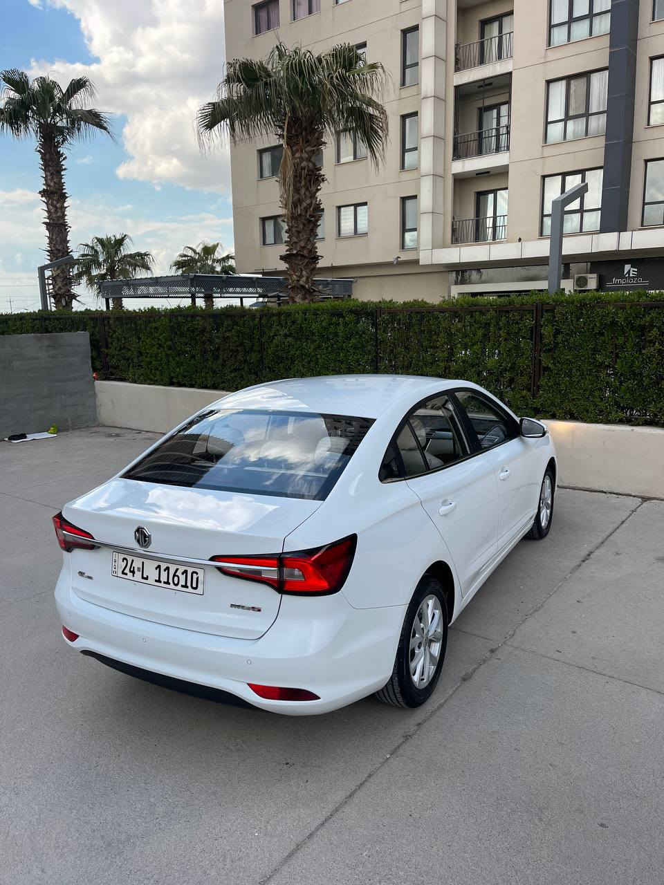 السلام عليكم ورحمة الله🙏
امجي 5 للبيع 👍
موديل : 2024 
ماشيه : 45 الف km 
سيارة ضماان شركة MG )) 
مواصفات كومفورت (النصف فول) 
شاشة _ كامرة _ تحكمات ستيرن _ كروز سرعه _ حساسات خلفيه _ داخل بيجي _ مري كهرب _ بصمة تشغيل)
سياره بيها باب النفر صبغ فقط مال قشط ❗
مكاان السياره موصل _ اربيل 
السعرر 98 بلاش وبيها مجال 
*********** يوجد واتس اب
