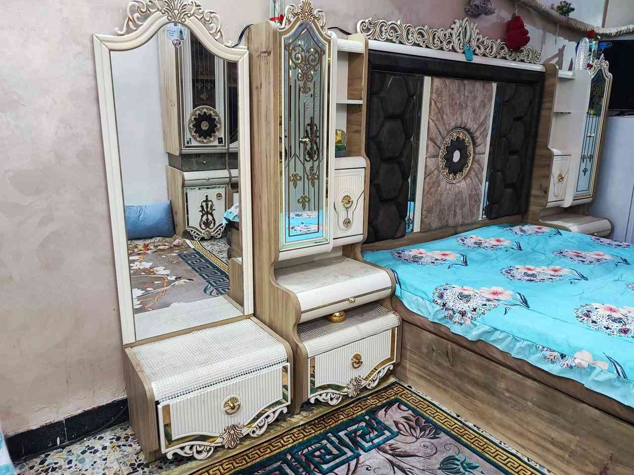 السلام عليكم عندي غرفه اخشاب تركي ادعش قطعه مع ميز بلازما العنوان  بغداد مدينه الصدر السعر مليونين ***********
