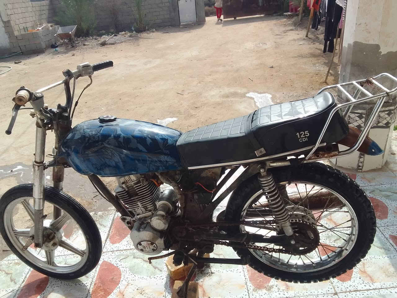 سلام وعليكم دراجه نضيفه مكينه مال ستوته بجيس تشلع شلع مال شغل المكان البصره قضاء  المدينه الترابه السعر 250 وبيهة مجال قليل واذ مراوس بستوته انتطي فرق رقم ***********
