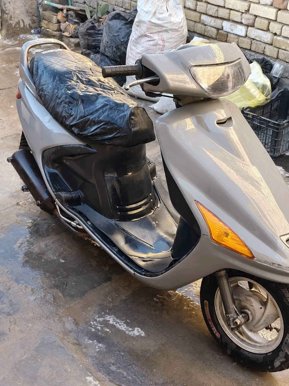 السلام عليكم دراجه فراشه مستخدمه ما مفتوحه شغاله سلف هندر كهربائياتها اشاير هورن شغاله تايرات ستوني مبدل جديد دراجه حلوه وناعمه ما دخن بس الدبلات الاماميه ما يشتغلن رايدها ب ٣٠٠ مكاني الديوانية الحضارة وهذا رقمي ***********
