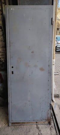 أبواب حديد ثقيل للبيع  جديد وليس مستعمل  80×200 السعر 65 الف موجود كمي...