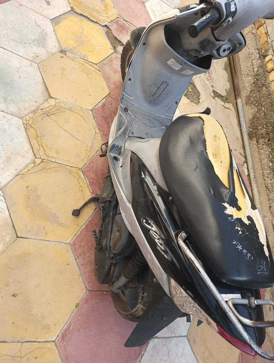 سلام عليكم ماكس منغولي للبيع دراجة جديده بمعنى الكلمة شرط مكفولة كفالة عامة برغي ما مفتوح بيها كهربائيات سلف كله شغال شرط الفحص
‏‪***********‬‏
