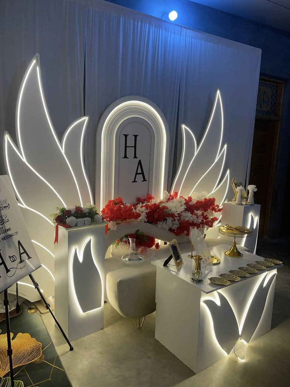 يسعدنا ان نكون من المشاركين باحياء مناسباتكم
كوشات بتصاميم مميزة نتمنى ان تنال إعجابكم وترضي أذواقكم 
تجدونها في سنتر لمسات للكوشات والهدايا وباسعار تنافسية .
العزيزية/قرب فلكة انس/مجاور مصور يحيى .
***********
***********
