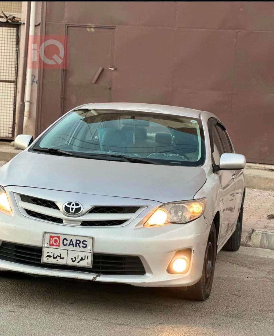 سلام عليكم شباب، كورولا ٢٠١٢ وارد كندي للبيع او مروسه ، 
تفاصيلها:

 الموديل: ٢٠١٢

رقم سليمانية، السنوية  نافذة لغاية ٢٠٢٧ (التحويل والوكالة بشرط وفوراً).

المحرك: محرك كبير 1.8 (كير ومحرك بشرط النظافة والخير)

 المواصفات: تحكم ستيرن ، تثبيت سرعة (كروز كونترول)، تبريد ثلج وما شاء الله عليه، كشافات صدام.

 الأيرباك: الأيرباك ما طاق (سليم ١٠٠٪).

 الضرر والشرط: السيارة بيها ٣ قطع مبدلة ، وصدرها وبقيتها وجاهزيتها بشرط الفحص (السيارة مسكورة وجاهزة وما تحتاج أي مصروف). 

السيارة وياها دفتر البنزين مالتها جاهز.

 الماشية:   [20000km] المكان: كركوك

 السعر: [105]

 للتواصل والاستفسار: [***********] أو راسلني خاص. كركوك, العراق
