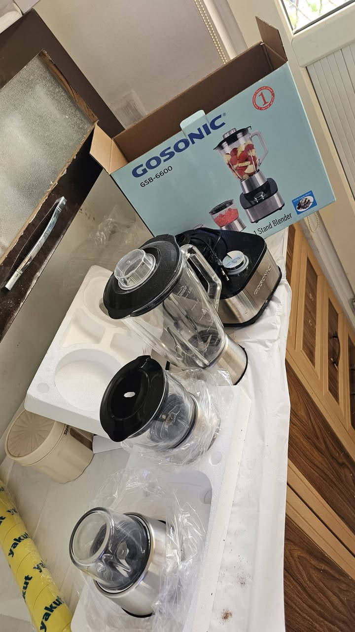 الغراض منزل للبيع 
سعر البراد 200$
مكنسة كهربائية 60$
سجادة 13$
الخلاط الجديد 13$
المكيف 150$
قنفات تركي مع غرفة كاملة 750$
طباخ 60$
4مطابخ تركي نوع ممتاذ كامل 100$
التواصل واتس اب 
***********
