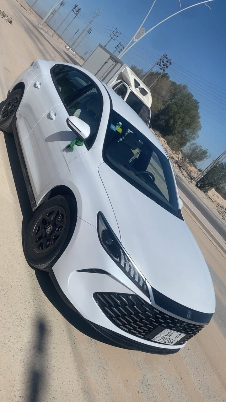 السلام عليكم 
بي واي دي 2025 السيارة كفالة عامة ماشية 5فقط 
السيارة زيرو اعتبارة رقمها بصرة بسمي العنوان البصرة الزبير الاستفسار *********** لون الدواخل مميز
