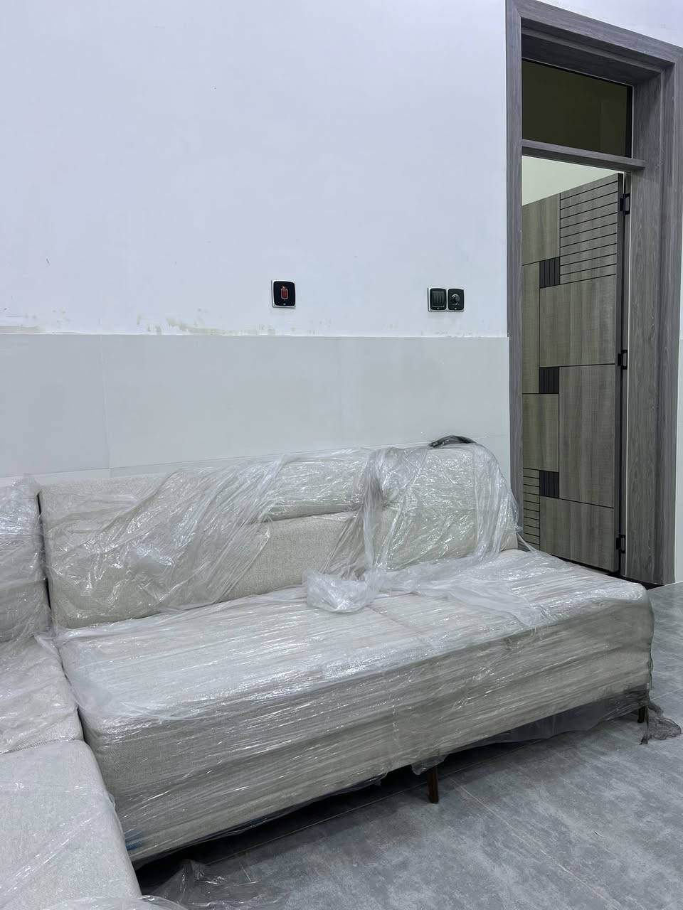 سلام عليكم اشتريت هذا الديوان وطلع كبير على لصاله الي حاب يتواصل ويشتري على هذا الرقم ***********
