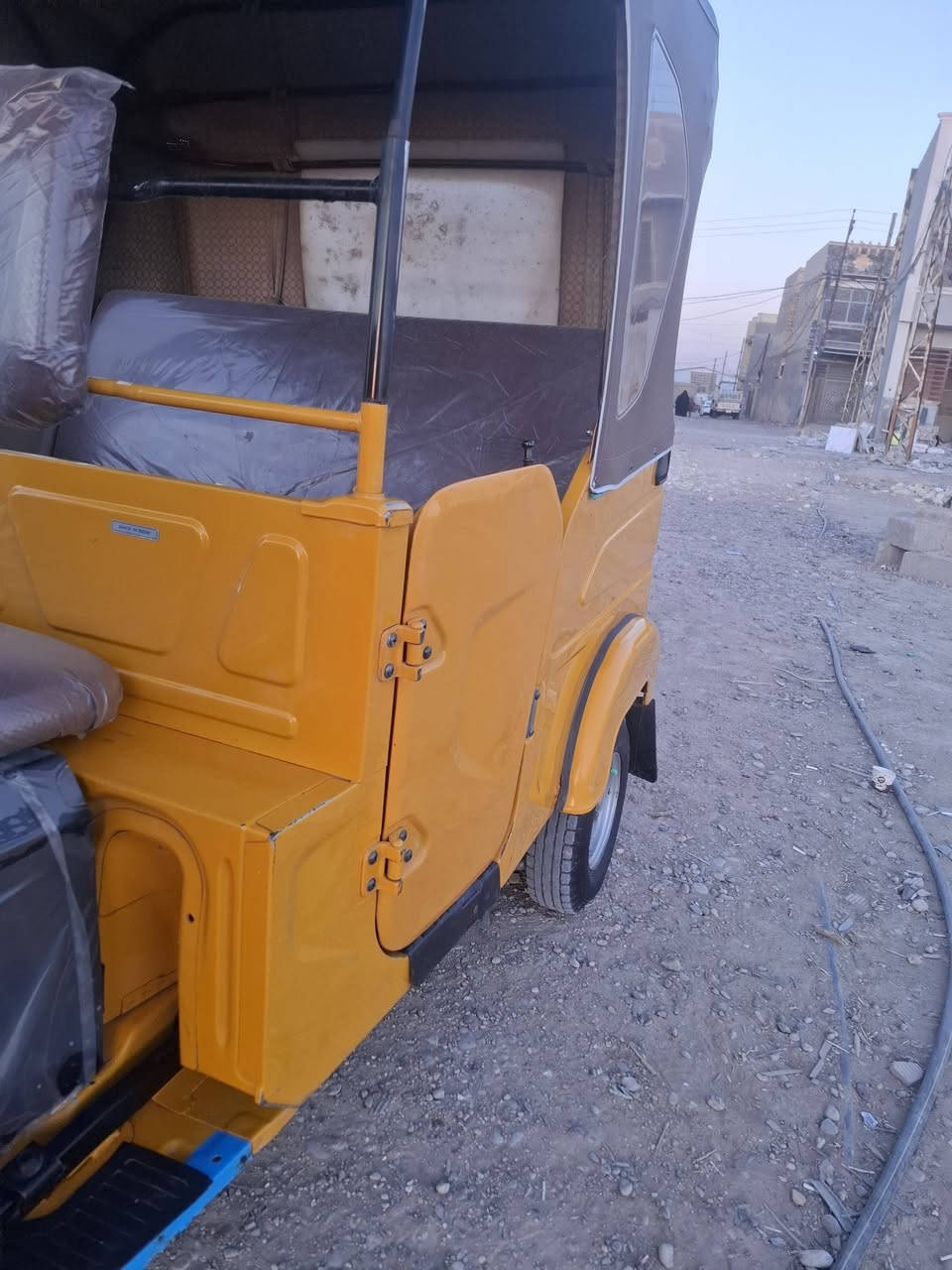 السلام عليكم اخوان تكتك موديل 22شهر 8تكتك خير من الله مكينة تخبل لا تنقيص لا تبخير لا نضوح  اكسل مكفول تكتك كرفتها حلوة مرقمة رقم بغداد تكتك باسمي تحويل ثاني يوم لوحات 2  الكشر كدامكم بالصور بس بيها ضربة شبر بالغد وراجع عالبارد فقط تخم تاير جديد كلة جوبلس جادر جديد كهربائيات كاملة
سعر 8700 مكاني بغداد الدوره ابو دشير  هاتف (***********)
