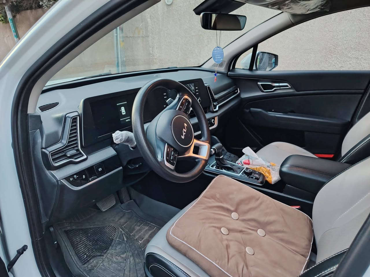 سلام عليكم
كيا سبورتج 2023للبيع بيها تكحيل فقط اصبعين جاملغ امامي السايق وبيه باب عكس السايق الامامي بيه شخط مال بايسكل السعر 215وبيه مجال مكان بغداد الشعب للاتصال ***********
