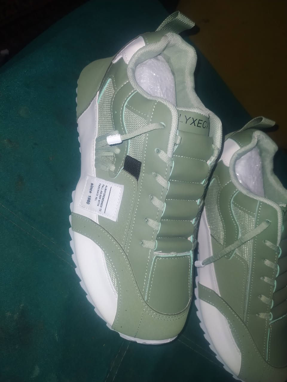 حذاء رياضي كاجوال للرجال، يتميز بنعل سميك ولون أخضر فاتح (مريمي). كاجول سنيكرز
قياس 42


**إذا كنت صاحب هذا الإعلان وتريد حذفه لأي سبب، رجاءا أرسل رسالة إلى الدعم الفني**