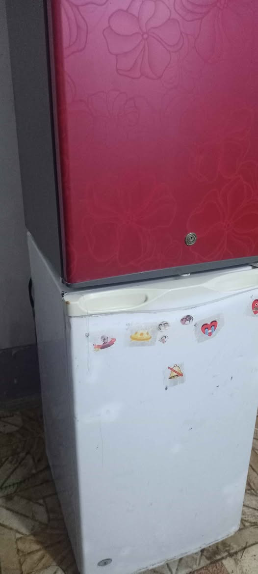 ثلاجتين مكتبيات وحدة بلادية والثانية محورة ثلاجة ماي كاسات الوحدة ب50 الف والماكرويف شغال سعرة 25الف العنوان ابو الخصيب *********** البصرة, العراق
