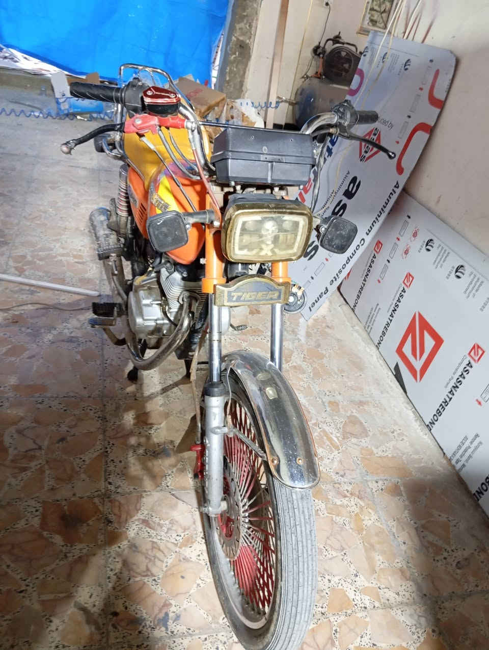 سلام عليكم تايكر مديل 24  جاهزه اوراق كارتونهيه السعر 500 وبيه مجال شي قليل مكان الدراجه يم بلديه الكراده رقم ***********
