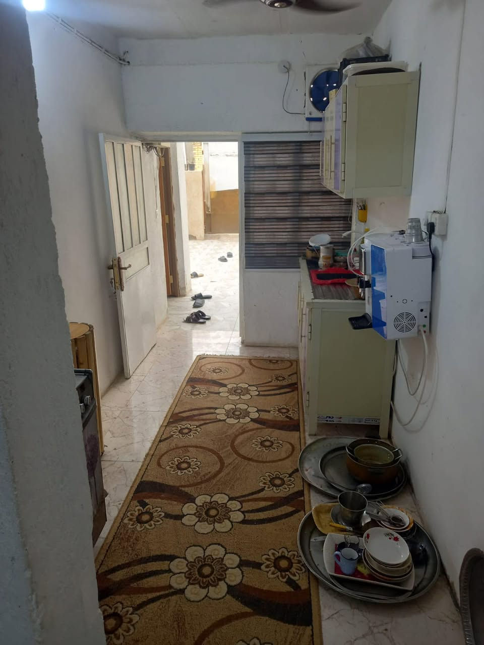بيت للبيع حي الحسين نزلة جسر الناظم 150 متر طابق ونص السعر 70 وبي مجال الاستفسار ***********
