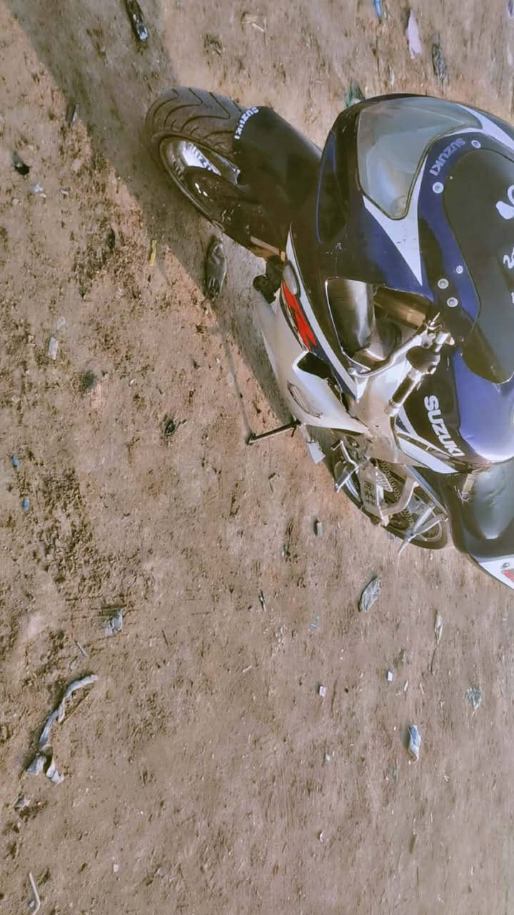 سلام عليكم رمضان كريم عليكم اخوانه  العزاز  جكسر750  مكينه شغل درجه اوله   نوزل دراجه حلوه ونشطه تبطنش اول ثاني  ثالث  دراجه قويه كلش كهربايت كامله بيه ملاحضه بل كفر. 
وترتبيت بشكل  دبلات رياضي صالنصه  ذيل كربون   
وياله نيكل   اوراق كامله سعره 1900وبيه مجال شي بصيط حك جيه بس مكاني النجف شارع المطار ***********
