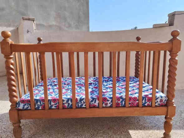 السلام عليكم
تخت طفل للبيع نضيف مع الدوشك
السعر75 وبينو مجال 
للتواصل عل الرقم التالي
*********** يوجد واتساب
