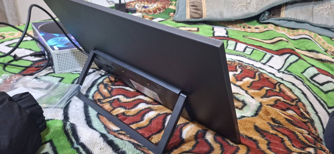 سلام عليكم شاشه مونتر Portable Monitor 18.5" FHD 120% sRGB 100Hz سعره 85. ....رقمي ***********
