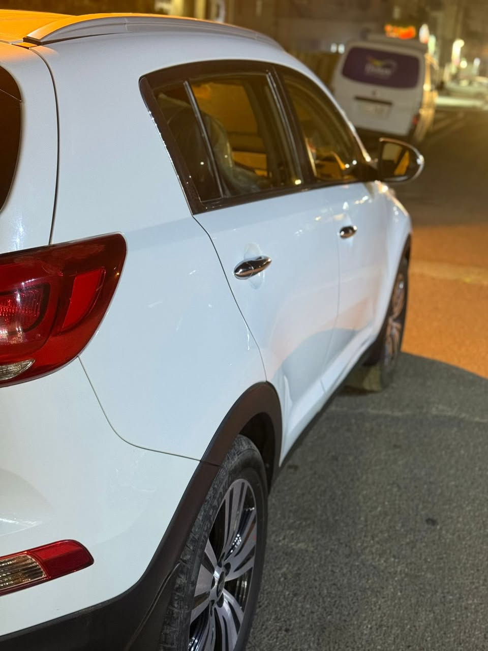 للبيع كيا سبورتج 2016 وارد خليجي
رقم بغداد مكينه 2000
ماشية 145 الف كيلو
مواصفات اعتياديه مكفولة من الصبغ والتبديل
بيها كم رصعة مال شارع وبيها شخط بالباب البصف السايق من جوه
مكينه كير مكفول
تحويل ثاني يوم 
السعر 165$ وبيها مجال بسيط حك الجية
مكاني بغداد / حي الجهاد
للاستفسار الاتصال على الرقم
***********
