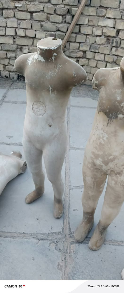 الملكانات الوحده بألفين بيهن 30 وحده مشكلات
والعضد 500 دينار عدد فوك 100
بغداد قضاء المدائن 
***********
