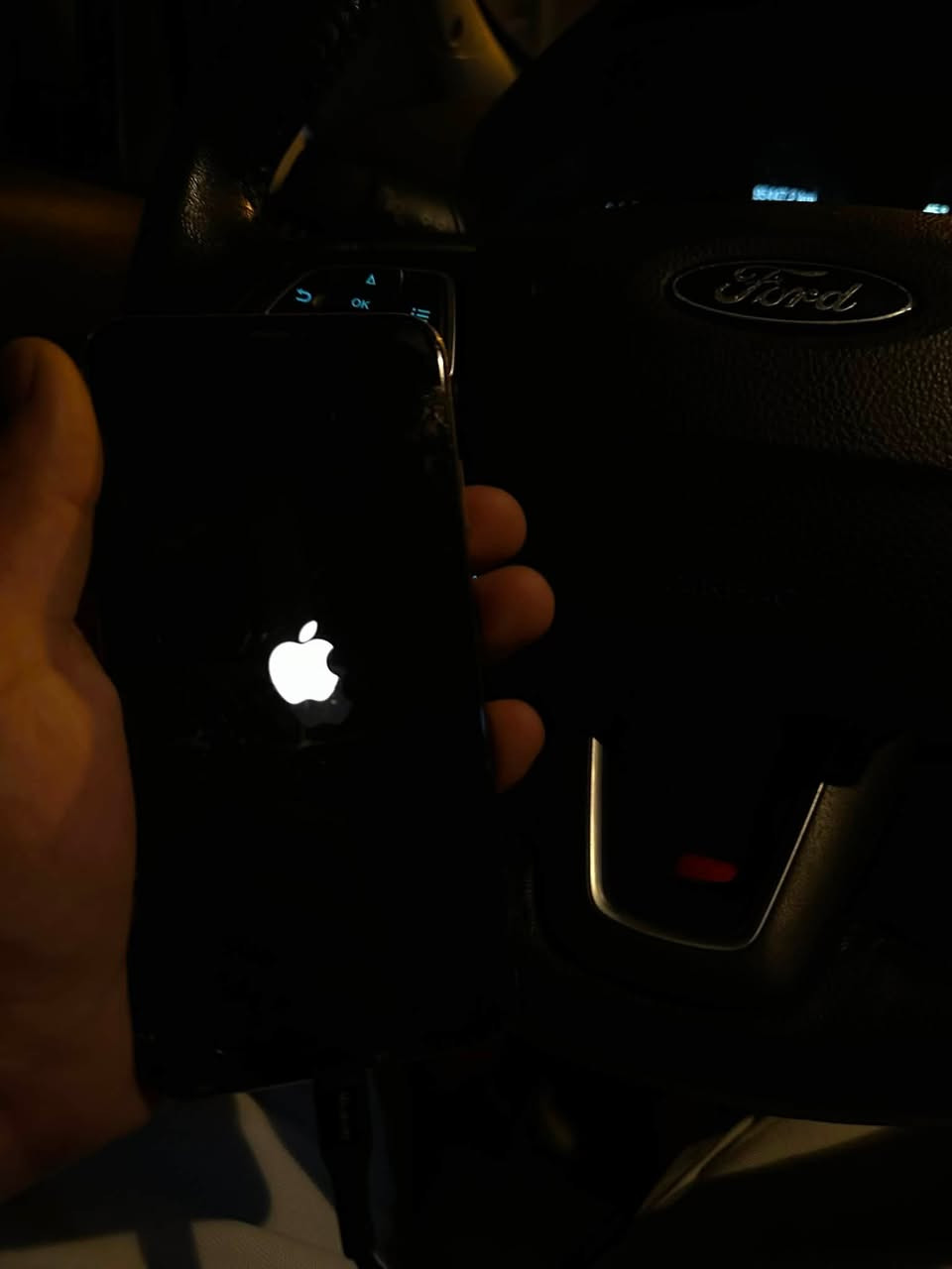 سلام عليكم
iphone Xs Max 
ذاكره 64
🔋100
الجهاز مبدل بطاريه اصلي من عين الفهد وايسي شحن كلشي شغال بي حته السماعه نضفتها صوته عالي الشاشه فقط الكلاس مضرر البلاديه مالته ممبدله حته الضهر  نضيف بس تبدله اذا تريد 
السعر 150 الف قفل مكاني المنصور 
***********

