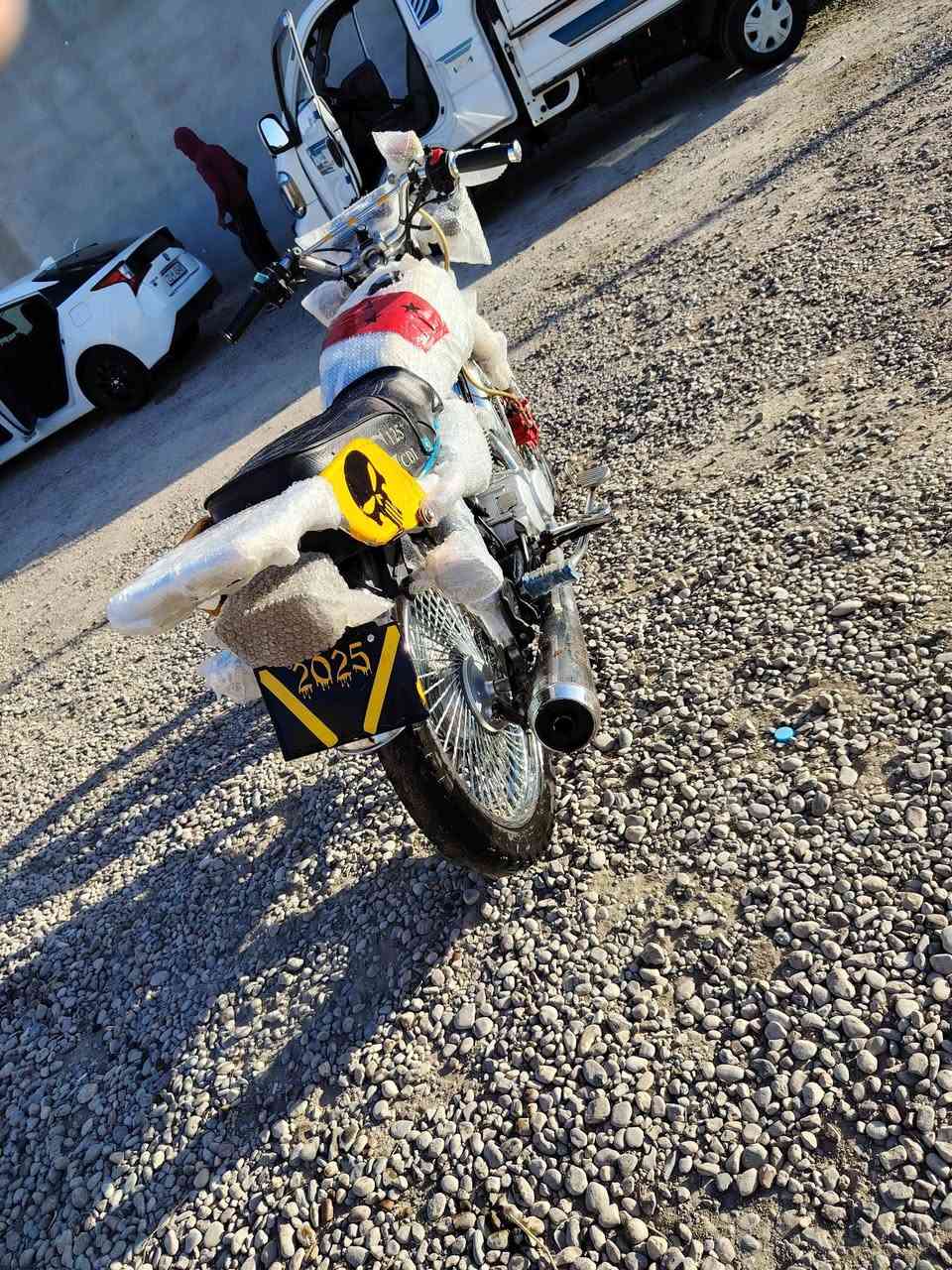 موطور اربعه گير 4 موديل 2025 

محرك مفتوح مبدل بستم 
اما باقي الموطور نضيف مثل ما موضح بلصورة
محرك شلعه ومعدل 

السعر 500 الف بي مجال شي بسيط
الاتصال على ***********
المكان الزاب
