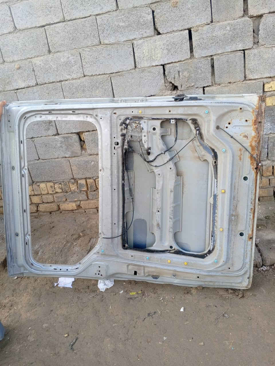 بيبان سلايت مع بيبان صدر وعربانه نظيفه يرادله غسله للبيع قيم وأخذ
***********
