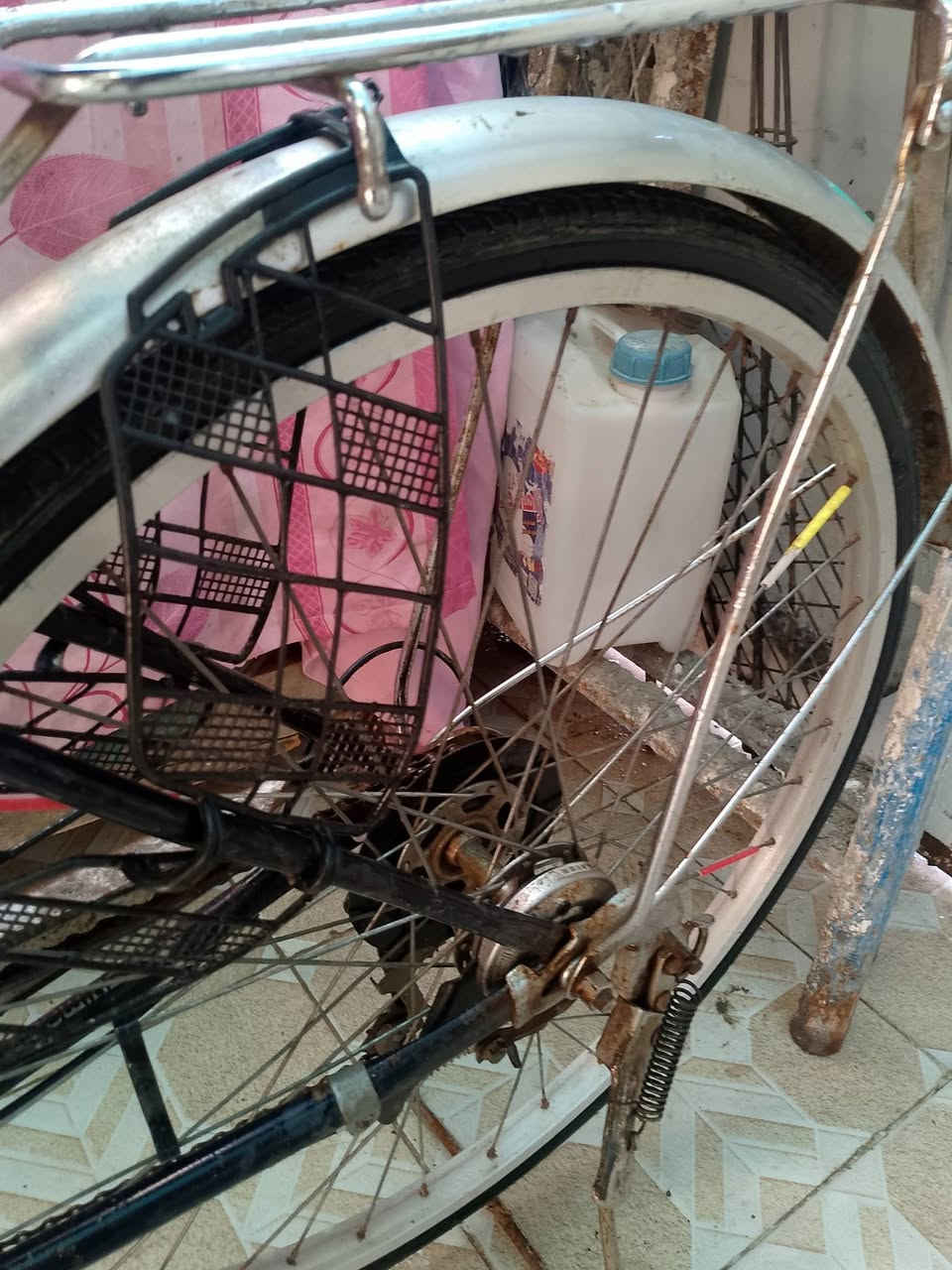 السلام عليكم بايسكل بناتي حجم 26نضيف كير حساسات ستان كله كامل بركات امامي خلفي كله شغال ياباني اصلي مكاني سبع البور السعر 75قفله
توصل واتساب او راسلني بل تعليق وطبلي خاص اني 
***********
