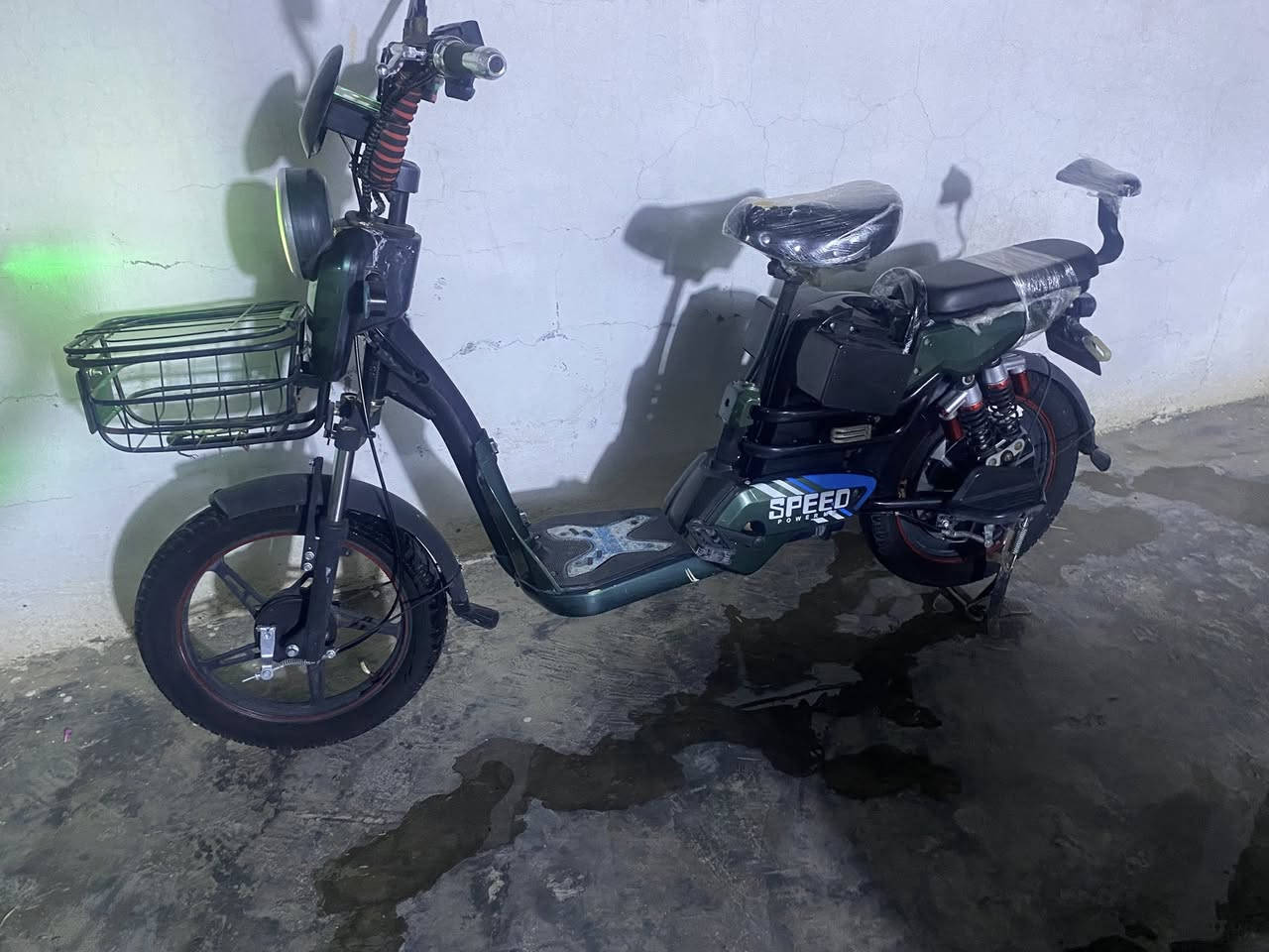 بايسكل شحن
ريان 5بطاريات حجم 18 ملف 1000
كهربائيات كلها شغاله
سعره 250 بي مجال 
***********
