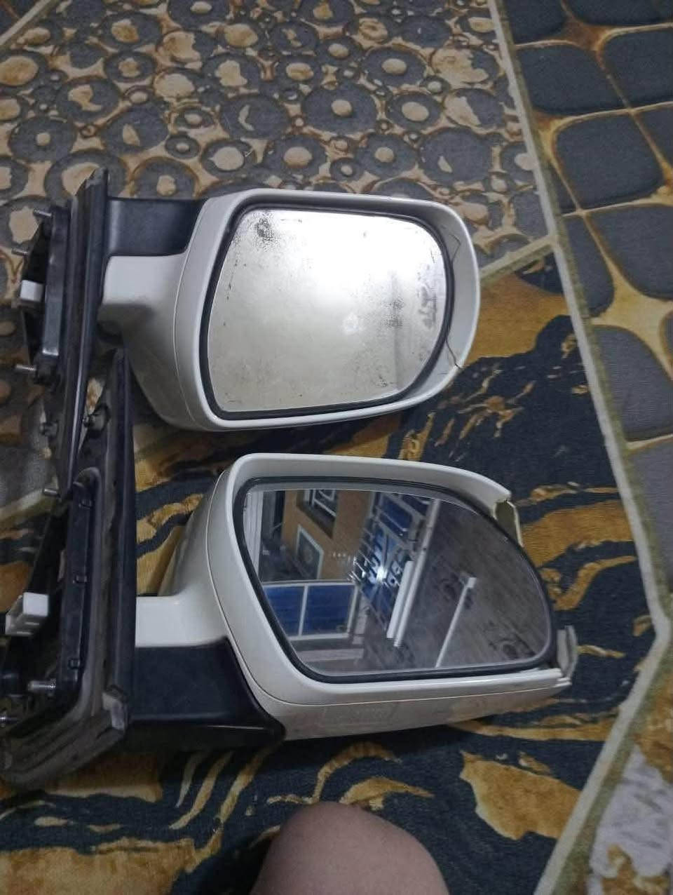 سلام عليكم للبيع زوج مري سنتافيه إم الاشاير مستعملات الجه اليمنى بيها كسر بطرف  والسائق جيده فطر صغير بل الاطار الرفيع تحكم يشتغل
 موضح بل الصور الاتصال على الرقم *********** قيم بل الله يرضيه بي
