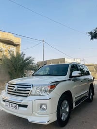 لاندكروزر موديل 14 مكفوله من الصبغ بيها بارد بسيط رقم بغداد بسمي السعر...