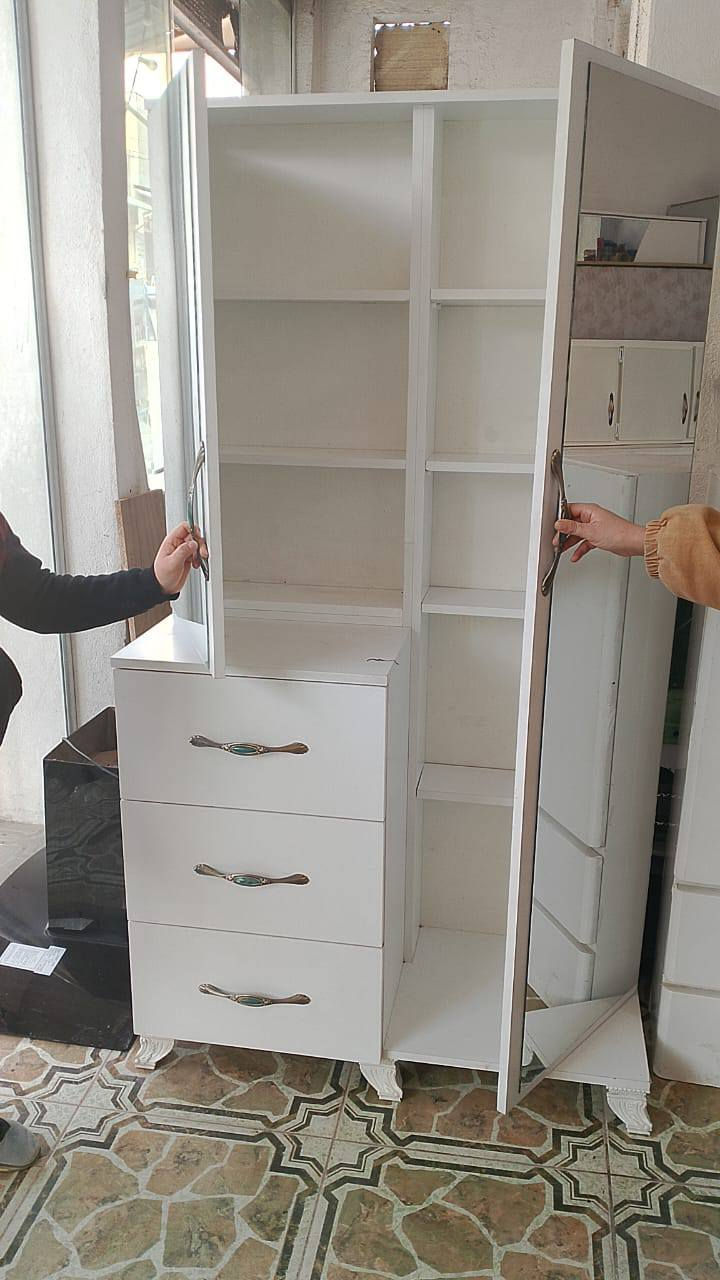 السلام عليكم ميز تواليت مستعمل نظيف ***********
