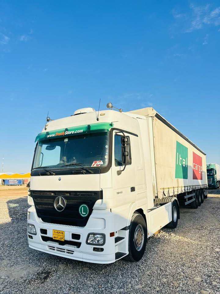 للبيع مارسيدس اكتروز تريله جادر 
موديل 2004
حجم 1846
مواصفات كأمره حساس
ريتايدر تبريد ثلاجه سبلت سقف
دبل مناميه هورنات بلادي 
عربانه نوع شمتز
***********
***********
***********
***********
