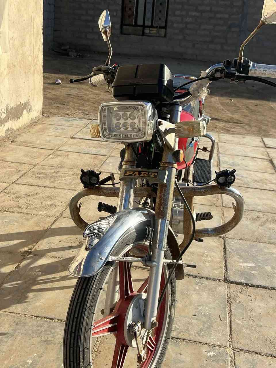 دراجه بارت موديل 2022 دراجه نظيفه وحلوه مانقصه اي شي مكاني شطره
السعر 800 وبيه مجال بسيط 

*********** واتساب او الأنتصال
