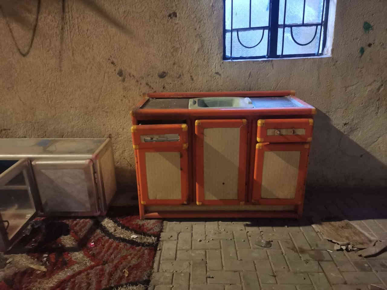 كاونتر مستعمل تعليك طول ثلث أمتار سعر 130 الف معاا سنك مكاني قبله حي جامعه شارع مستشفى طفل *********** البصرة, العراق
