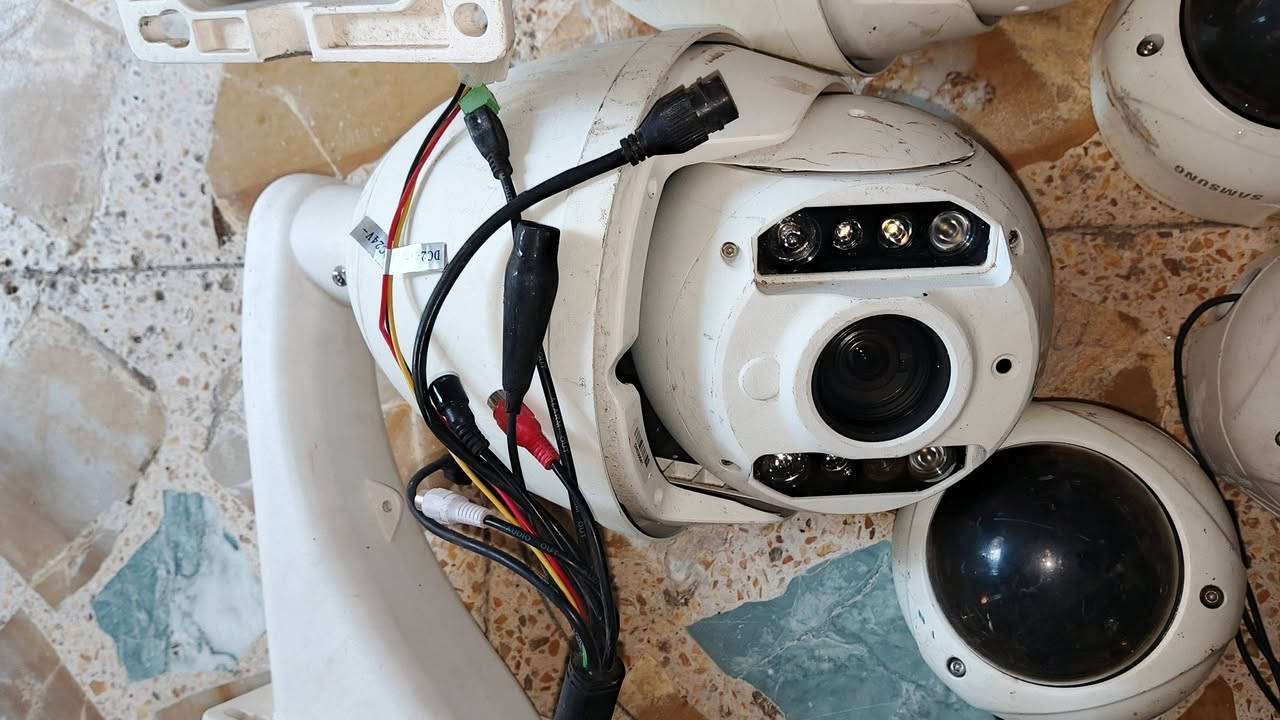 السلام عليكم كامرات وجوستك ودي في ار واجهزة 2يخص الكامرات وكامرة مال صيد او سفر للبيع للستفسار***********
