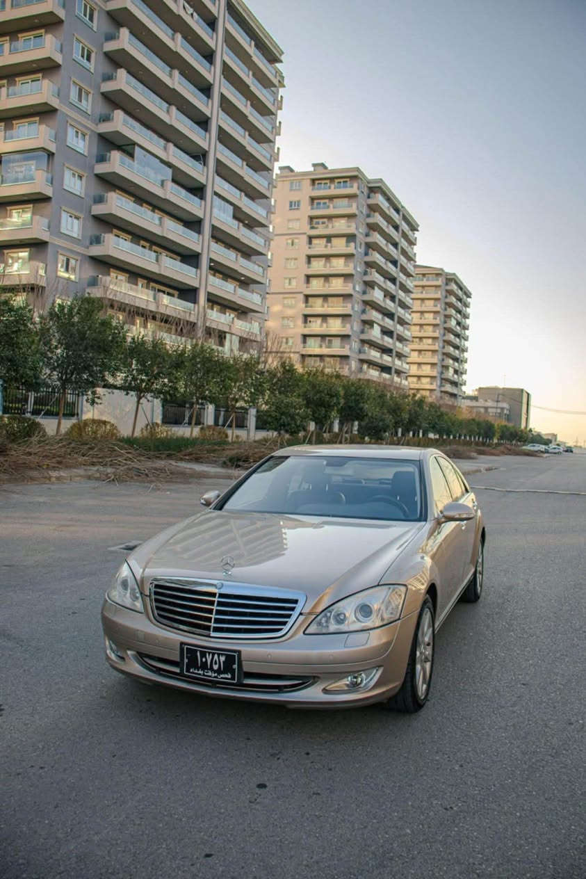 Marcedez Benz S500 2006//***********//***********
ڕەنگی بڕۆنزی
8 پستۆن 5L گێڕ و مەکینەی بەشەرت تاک ئەکسلە
فول مواسەفات :
کوشن جڵد و هیتەر , کوشن خەزن 
قفڵ مەرکەزییە , ئاوێنە کارەباییە ئەخەوێت 
ماوسە , سوکان ڤۆلیۆمە , پەردەی جامی دواوەی شەریکەیە
دەبڵی هەواییە بەرز ئەکرێتەوە , تەحدید سورعەیە , دەبڵ شاشەیە
سێ مۆدی لێخوڕین ( comfort , sport , عادی )
پێداویستی فریاکەوتنی خێرای تیایە , سپێری شەریکەیە
حاسەی پێش و پشتی هەیە و کامێراشە
بەغی ئاوی هەیە بۆ پاککردنەوەی لایتەکان
بەس سڵاید نیە , ساغە واتە نەمووسە نەبڕاوەیە
سەیارەیەکی زۆر پاک و بێ کێشەیە
125 هەزاری حەقیقی ڕۆیشتووە
بۆیاخیش تەنها ئەوەی سۆنەرەکەی هەیە لەگەڵ 2 سارد بێ شوخت بێ کاڵ بوونەوە بێ ئێرباگ 
بۆ نرخ پەیوەندی بکە جوابی مەسج نادەمەوە 79مجالیکی برایانە. السليمانية, العراق
