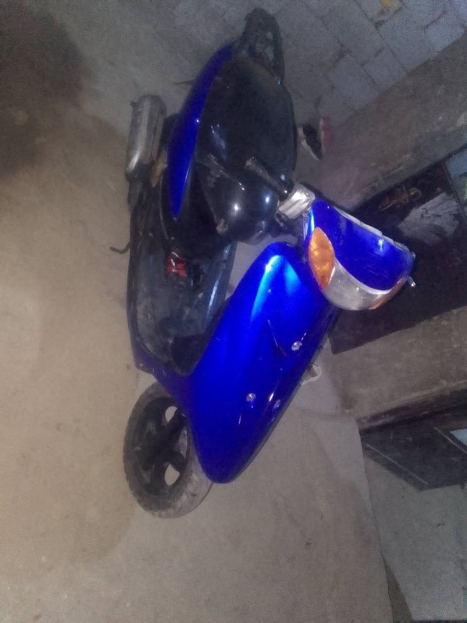 السلام عليكم عندي دراجة عصفوريه فحل نضيفه للبيع لسعر 350بيها مجال رقم واتساب *********** مكاني بغداد الدوره
