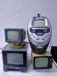 تلفزيون صغير • عاطل • ٤ قطع