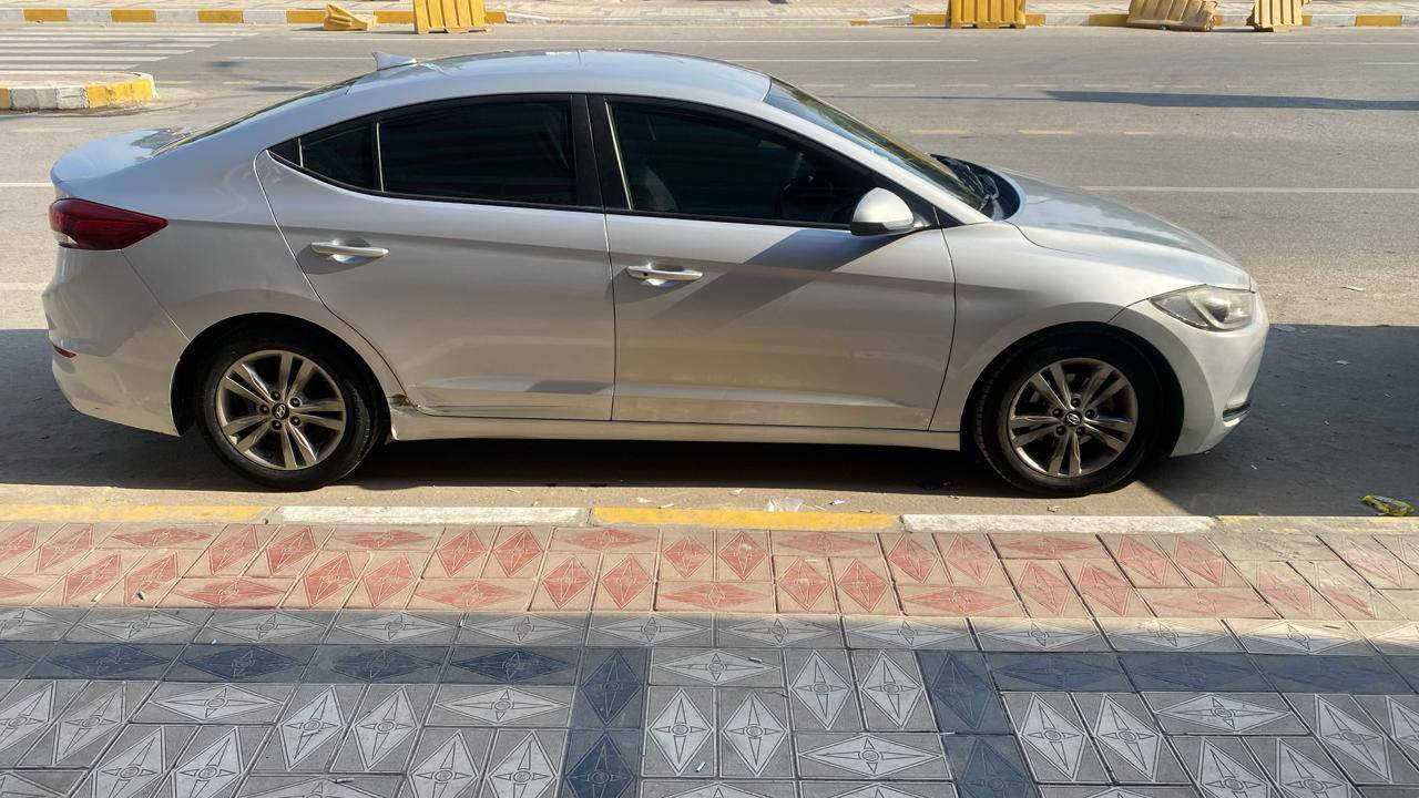 السلام عليكم
الانترا  امريكي للبيع او مراوس موديل 2017 

حادثها بنيد فقط 

فول عدا الفتحه معروفه مواصفاتها 

محرك  2000 دوش جديد و كير جديد  

تخم تاير جديد 

تبريد خير من الله 

زوج اليتات خليجي 

مكان السياره الناصرية مركز

***********
