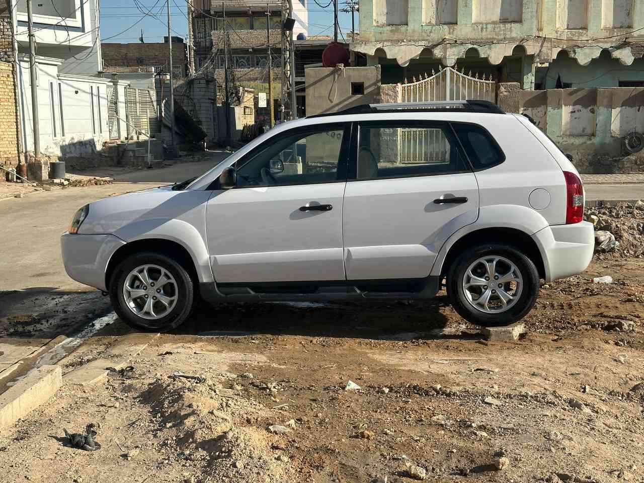 السلام عليكم للبيع توسان مديل 2009 فول مواصفات خليجيه  مكينة 2000 اربعه سلندر مكفوله كفاله عامه من صبغ تبديل تريد وكاله تريد تحويل جاهزه حداديه مكينه كير تخم تاير جديد /مكان السيارة ديوانية /اتصال ع رقم ‏‪0780 648 3479‬‏
