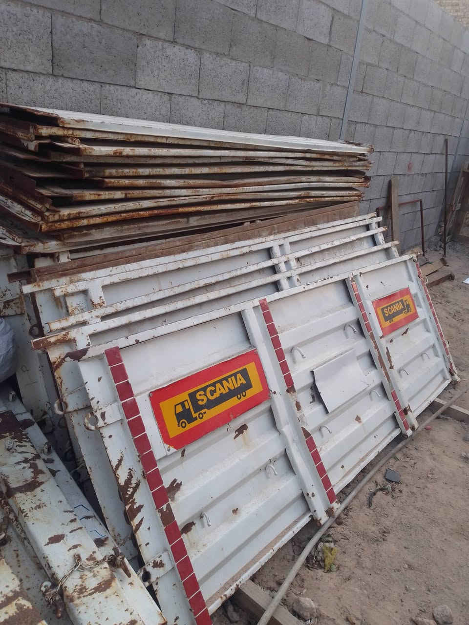 سلام وعليكم البيع جناب شغل عبدالله جوهر رتفاع 120طول 13/60طبكتين جناب جديد بون خياس جدد مكان نجف الاشرف رقم الهاتف الاستفسار ***********
